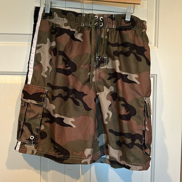 Men’s large Camo Bathing Suit - Picture 1 of 4